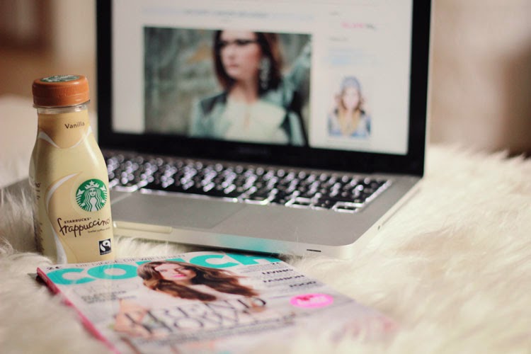 frappuccino, couch, macbook, work, inspiration, interior, mode blog, dear fashion, fashion blog